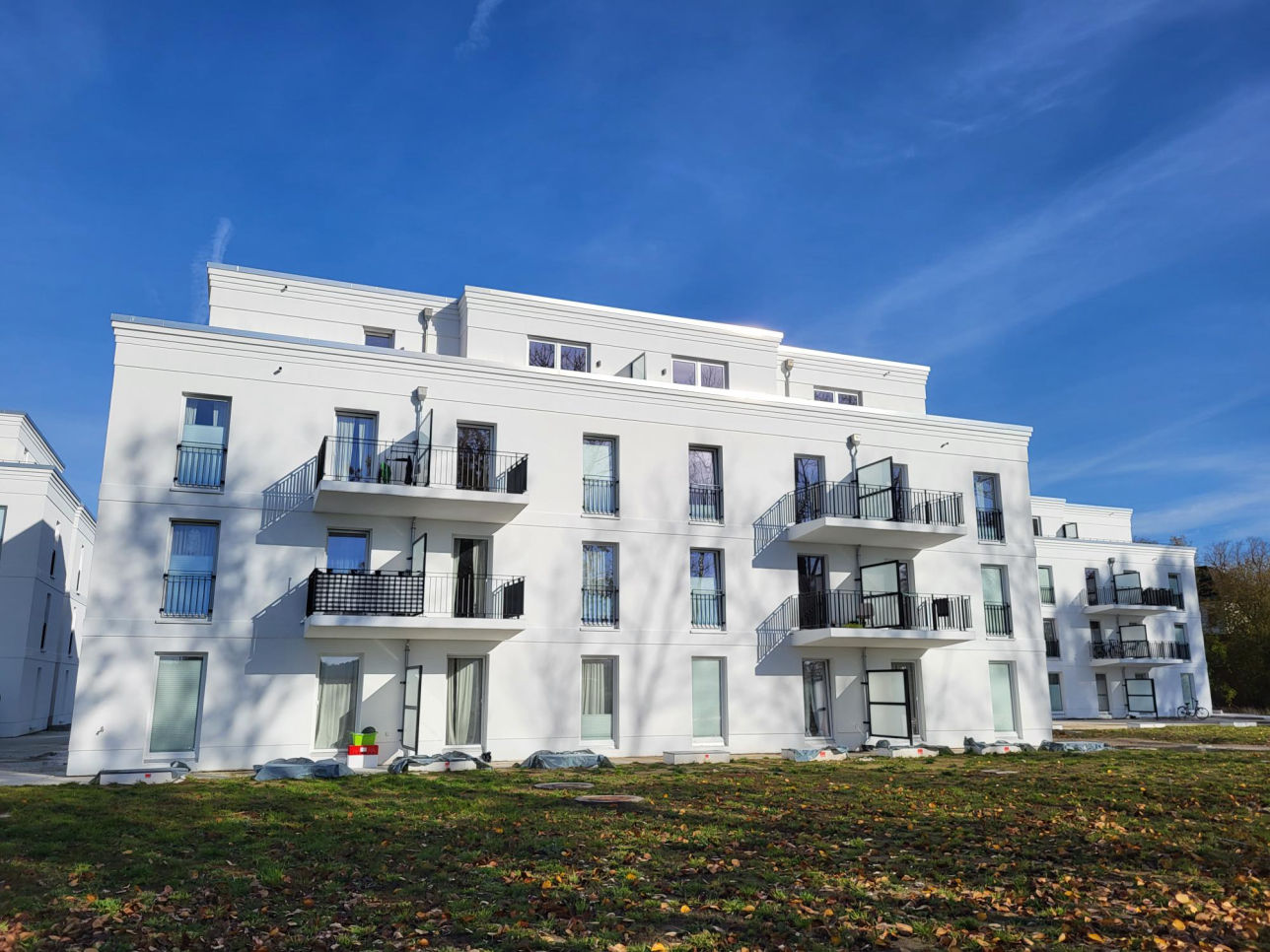 Gebaeudekomplex mit moderner Technik